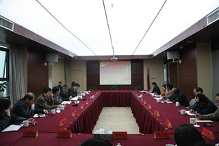 集團(tuán)公司黨委中心組召開“三嚴(yán)三實(shí)”專題教育第三專題學(xué)習(xí)研討會(huì)