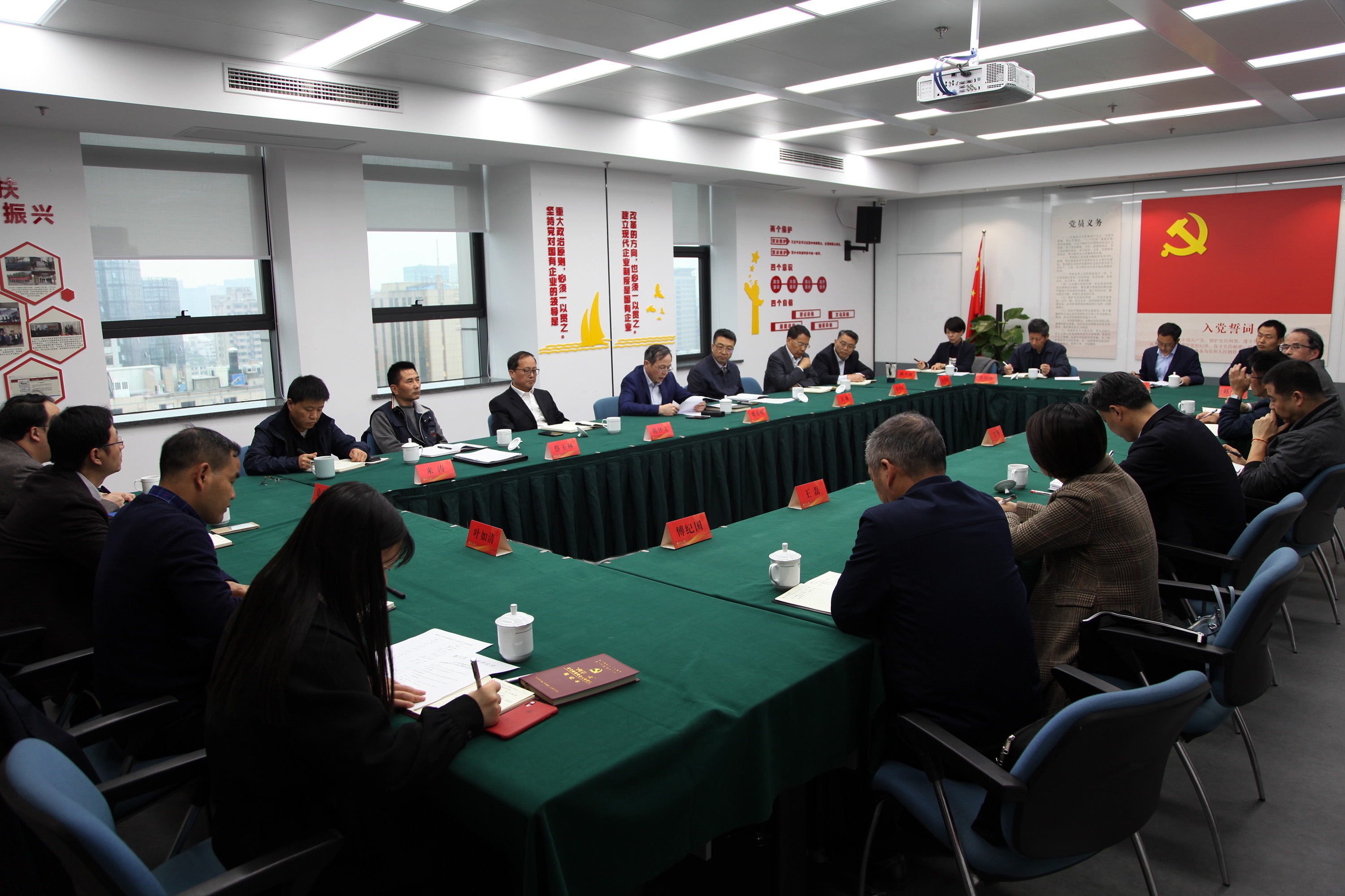 集團(tuán)公司召開黨委理論學(xué)習(xí)中心組學(xué)習(xí)會(huì)